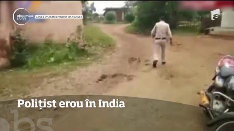 Un poliţist din India a devenit erou după ce a alergat un kilometru cu o bombă în spate pentru a salva viaţa a 400 de elevi!