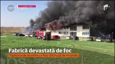 Focul aproape că a topit o topitorie de aluminiu, lângă Timişoara