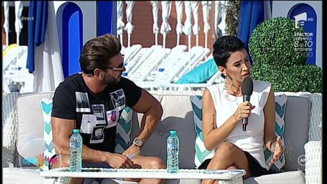 Întâmplări memorabile la TV. Adelina Pestrițu: ”Mi s-a despicat toată rochia pe spate!”