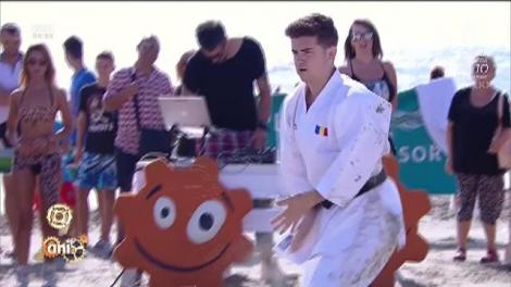 Demonstraţie de karate, la Neatza! Lupte libere pe plajă