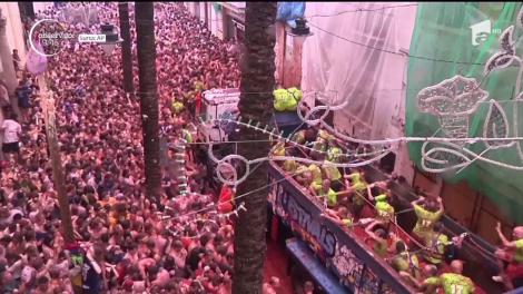 Bătaie cu 160 de tone de roșii, în Spania