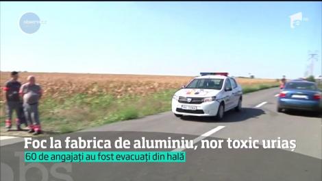 Foc la fabrica de aluminiu din Timişoară. Norul uriaş de fum toxic se vedea de la câţiva kilometri distanţă
