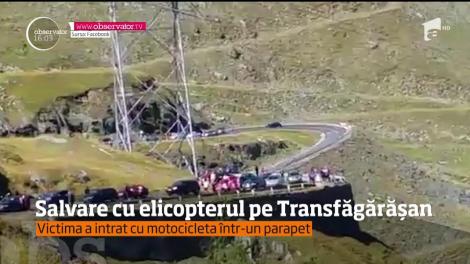 Salvare cu elicopterul pe Transfăgărăşan. Victima a intrat cu motocicleta într-un parapet
