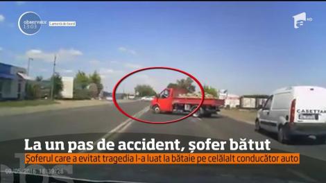 Şoferul unei autoutilitare a fost la un pas să producă o tragedie după ce a vrut să întoarcă pe un drum naţional din Galaţi, pe linie dublă continuă