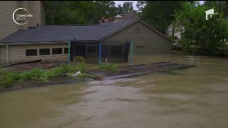 În Texas, peste 100 de mii de case au fost complet distruse de inundaţiile catastrofale. Trump donează un milion de dolari
