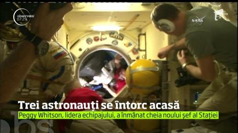 Cei trei astronauţi de la bordul Staţiei Spaţiale Internaţionale revin pe Pământ