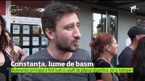 Zeci de arlechini, toboşari din alte vremuri sau insecte uriaşe au invadat străzile Constanţei