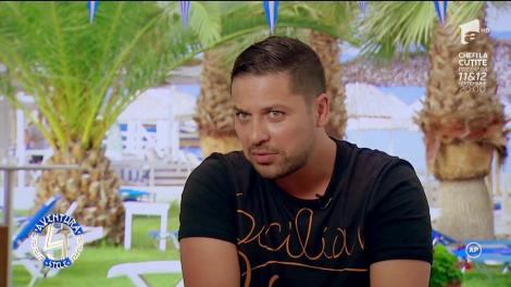 "Aventură cu 4 stele". Daniela Crudu, ospătăriţă sexy în Grecia!