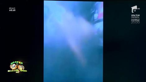 Smiley News. Singurul chinez negru. I se văd doar dinții!