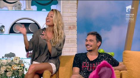 Flavia Mihășan cântă live! Dani: ”Încercarea ta este un fel de ... bubă!”. Flavia: ”Eu cred că este problema celor care mă ascultă. În mintea mea sună minunat”