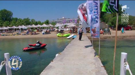 Râzi cu lacrimi! Daniela Crudu şi-a găsit ”menirea”: plimbarea cu banana