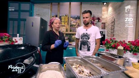 Cu gândul la vacanţă şi la Spania! Învaţă şi tu să faci "Paella cu fructe de mare"