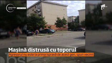 Şi-a făcut dreptate cu toporul! Un individ din Târgu Jiu şi-a vărsat nervii pe o maşină parcată pe locul său preferat din faţa blocului