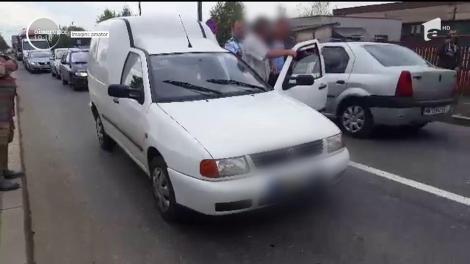 Scene incredibile surprinse în Baia Mare. Un şofer a adormit pur şi simplu la volan, în mijlocul străzii