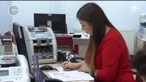 Românii care au credite în lei trebuie să se pregătească sufleteşte, pentru că le vor creşte ratele!