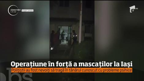 Au apărut imagini noi în cazul scandalului din Iaşi, în care un poliţist a fost atacat cu sabia de un bolnav psihic