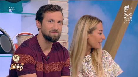 Flavia a fost la ghicitoare: ”Mi-a dat în cărți. Sunt super deschisă”. Ce o aşteaptă pe vecina de la "Neatza"