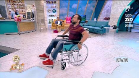 Concurs! Ianna Novac, înghesuită într-o cabină telefonică. Magda a câștigat un ghiozdan