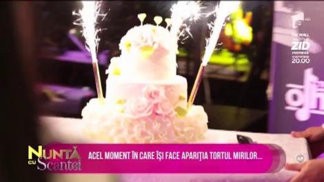 Tortul miresei își face apariția, iar mirii abia așteapta să se bucure de el