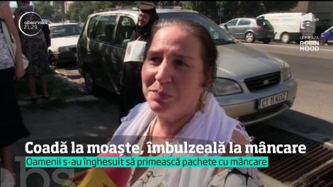 Coadă la moaşte, îmbulzeală la mâncare