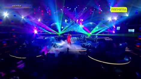 Julie Mayaya se transformă în Rihanna - "Sledgehammer"