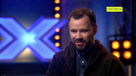 Un om, o chitară şi o poveste cu o lacrimă care joacă în colţul ochiului! La doi ani de la tragedia din Colectiv, Radu Mitrea urcă pe scena X Factor: “Uneori uităm să trăim şi devenim prea tehnici”