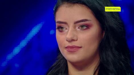 Prezentare: Frumoasă și cu niște ochi superbi, Alina Mocanu a luat un “sirop de prune” pentru curaj chiar înainte de a urca pe scenă