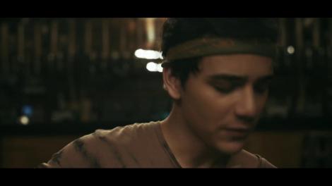 Micke Moreno lansează două live-uri acustice