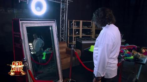 O oglindă misterioasă i-a băgat în ceață complet pe chefi! Râzi cu lacrimi dacă vezi ce au făcut aceștia în culise