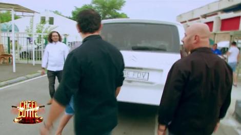 Cei trei chefi şi-au schimbat meseria! S-au transformat în vameşi! "STOP! Ce aveţi în maşină, mă?"