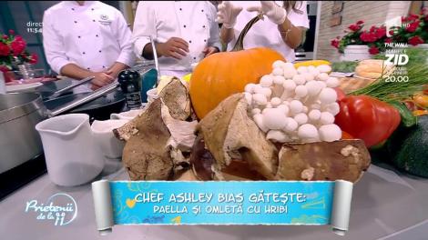 Chef Ashley Bias gătește „Paella și omletă cu hribi”