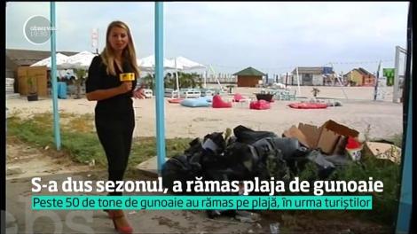 Litoralul arată ca după dezastru după plecarea turiştilor. Umbrelele şi şezlongurile au fost înlocuite de scutece si mucuri de ţigară