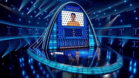 I-a dansat, i-a cântat și el a recompensat-o, într-un final! Rene s-a lăsat la mâna destinului: "Cea mai mare sumă pe care am văzut-o pe zid, până acum!"