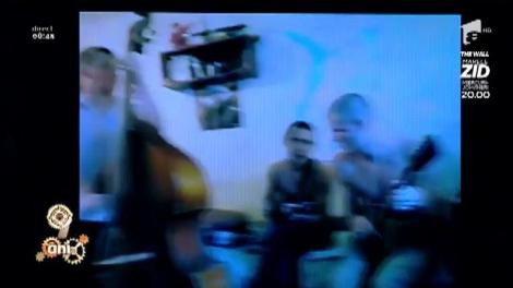 Smiley News! Cea mai tare orchestră din Rusia cântă într-o cameră de cămin