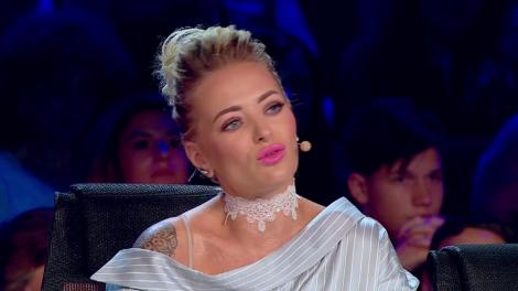 Stelea Dumitrescu, barmanul care a făcut furori la "X Factor", întrebat de ce cocktail li se potriveşte juraţilor: "Pentru Ştefan aş pregăti un martini"