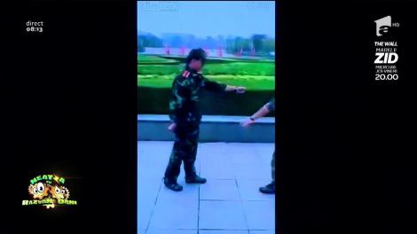 Smiley News! Pasul de defilare la chinezi