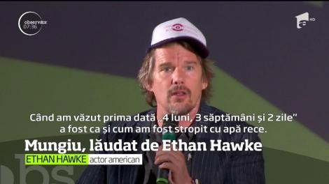Regizorul Cristian Mungiu a fost lăudat la scenă deschisă de actorul Ethan Hawke