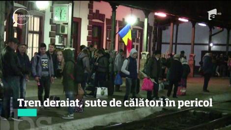 Peste două sute de oameni, pasageri ai trenului Iaşi-Timişoara, au fost la un pas de moarte, după ce garnitura a deraiat