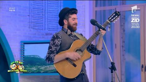 Don Con știe cum stă treaba cu iubirea și le zice pe bune &icirc;n piesa &bdquo;Te dau de gol&rdquo;! &bdquo;Păi c&acirc;nd eram &icirc;n sat pe drum/Am văzut că stătea sub salc&acirc;m&rdquo;