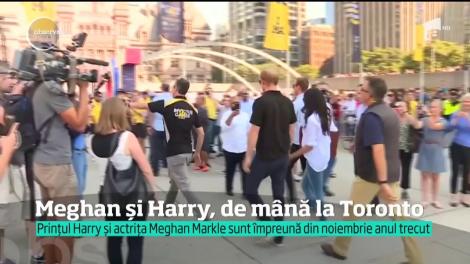Prinţul Harry şi pe iubita sa, actriţa Meghan Markle, de mână la Toronto