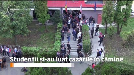 Studenții și-au luat cazările în cămine
