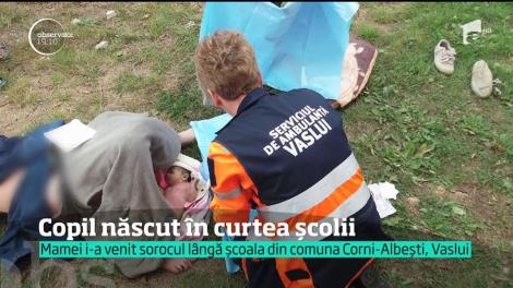 Copil născut în curtea școli