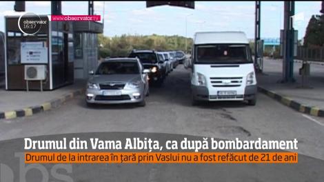 Drumul din Vama Albiţa, ca după bombardament. Nu a fost refăcut de 21 de ani!