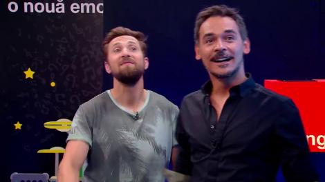 JJ Twins, surorile din Barcelona născute la Cluj, i-au cucerit pe băieți înainte de a începe să cânte: „Noi împărțim totul. Chiar și iubiții!!!”