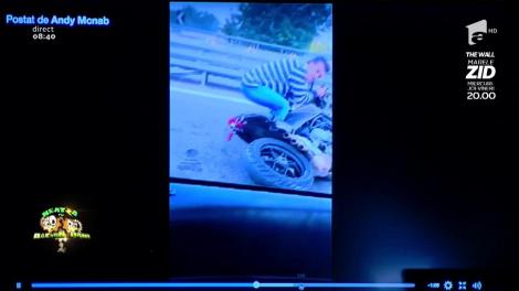 Smiley news: Imagini incredibile! O motocicletă merge singură pe autostradă fără motociclist