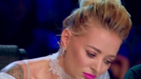 Geanina are cu ce se Mândr(escu). A venit la X Factor pentru că în trecut educatoarea sa i-a spus că ar avea voce
