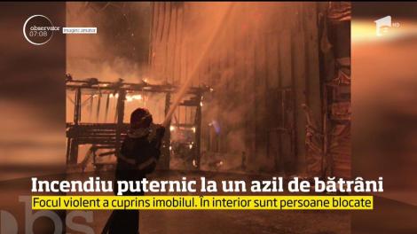 Incendiu de proporţii la un cămin de bătrâni din Capitală