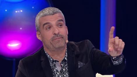 Pepe îl imită "genial" pe Andrei Ştefănescu. 	Pepe şi Julie se transformă în Alb Negru - "Love, love"