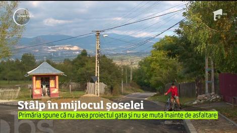 Dorel nu încetează să surprindă! În Câmpulung Muscel, un stâlp electric pare să fi răsărit chiar în mijlocul şoselei