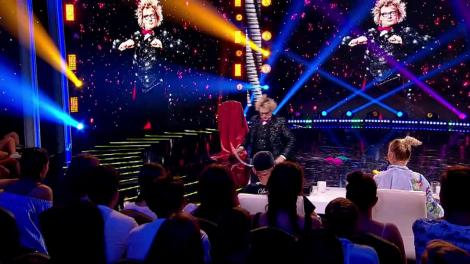 Harder Niels, cel mai tare magician din Olanda, "nebun şi ciudat". Cu păr de Cruella şi talent de David Copperfield, a încercat să-l ghilotineze pe Copoţ!